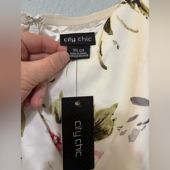 City Chic NWT Darling Tulip Hem Midi Dress in Darling White Floral XXL 24 - Picture 6 of 6